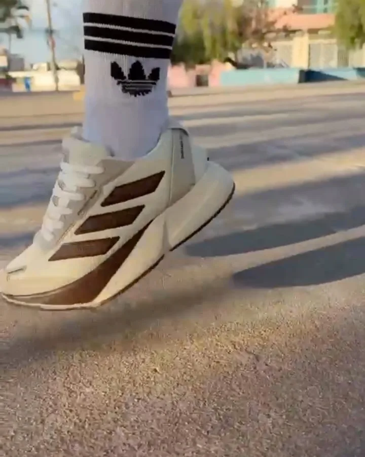 Adidas Adizero creme e marrom