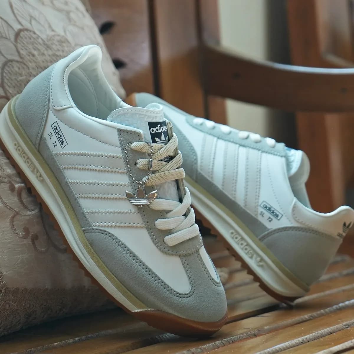 Adidas azul claro