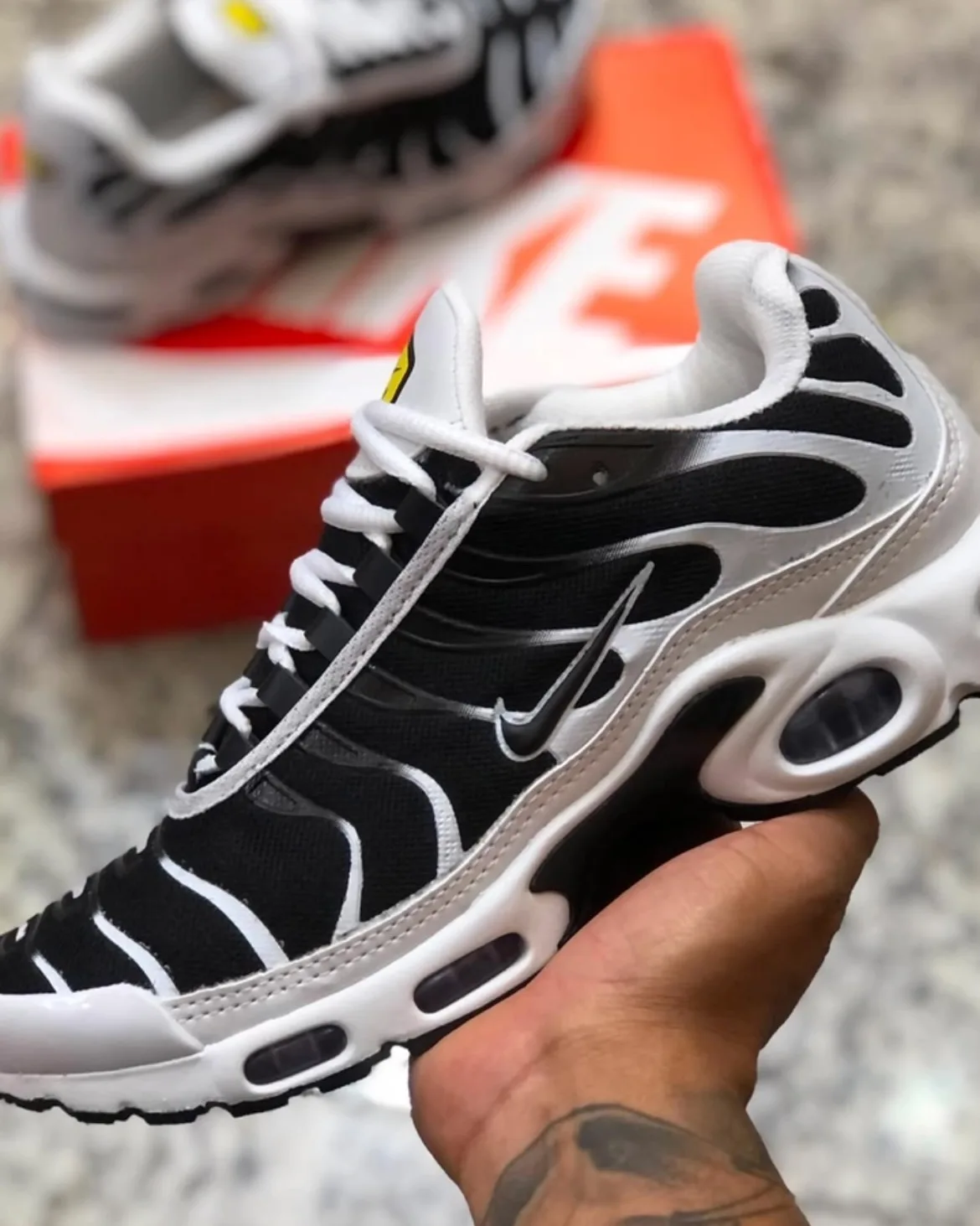 Nike Air Max Plus TN preto e branco