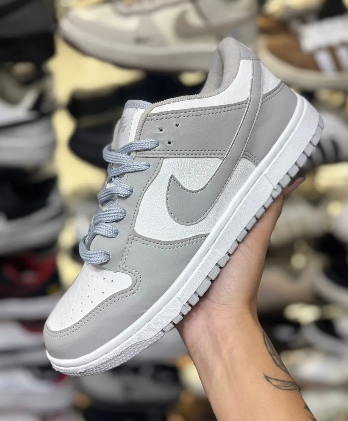 Nike Dunk Low cinza e branco
