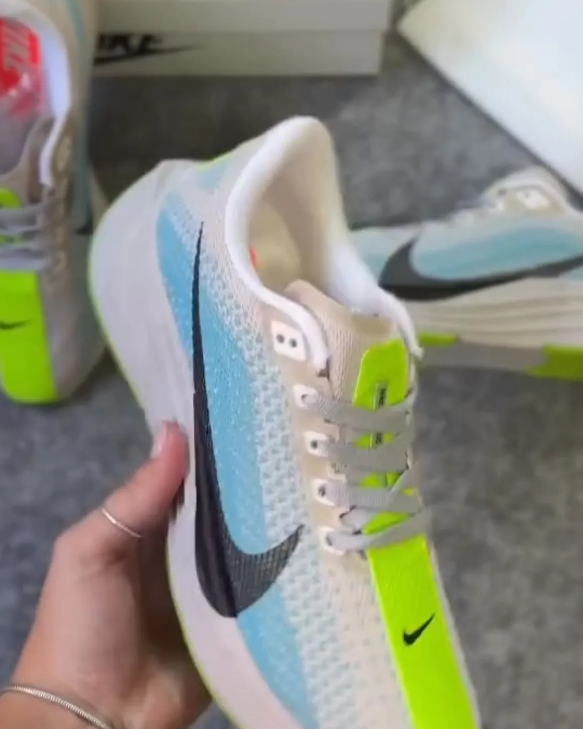 Nike Pegasus azul claro e verde limão