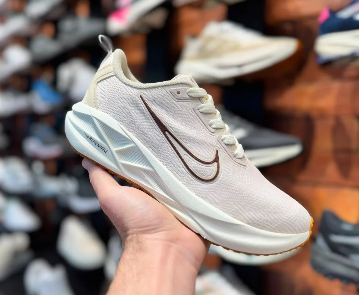 Nike Pegasus creme