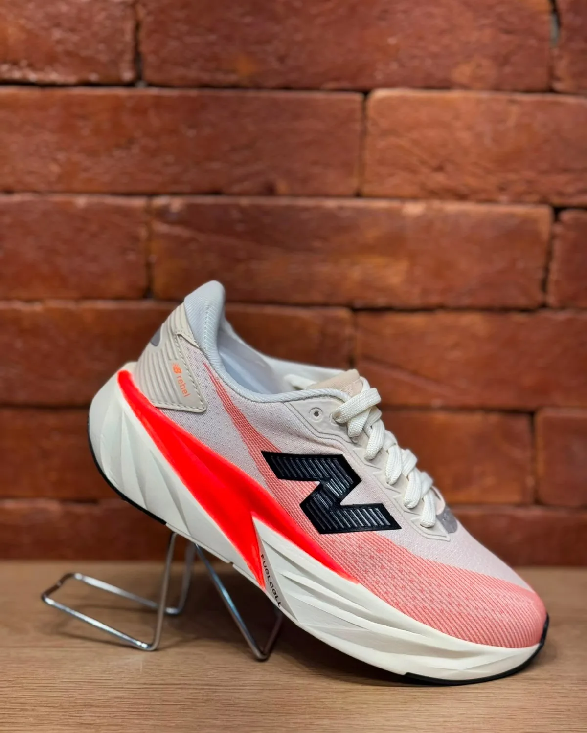 New Balance FuelCell rosa e vermelho